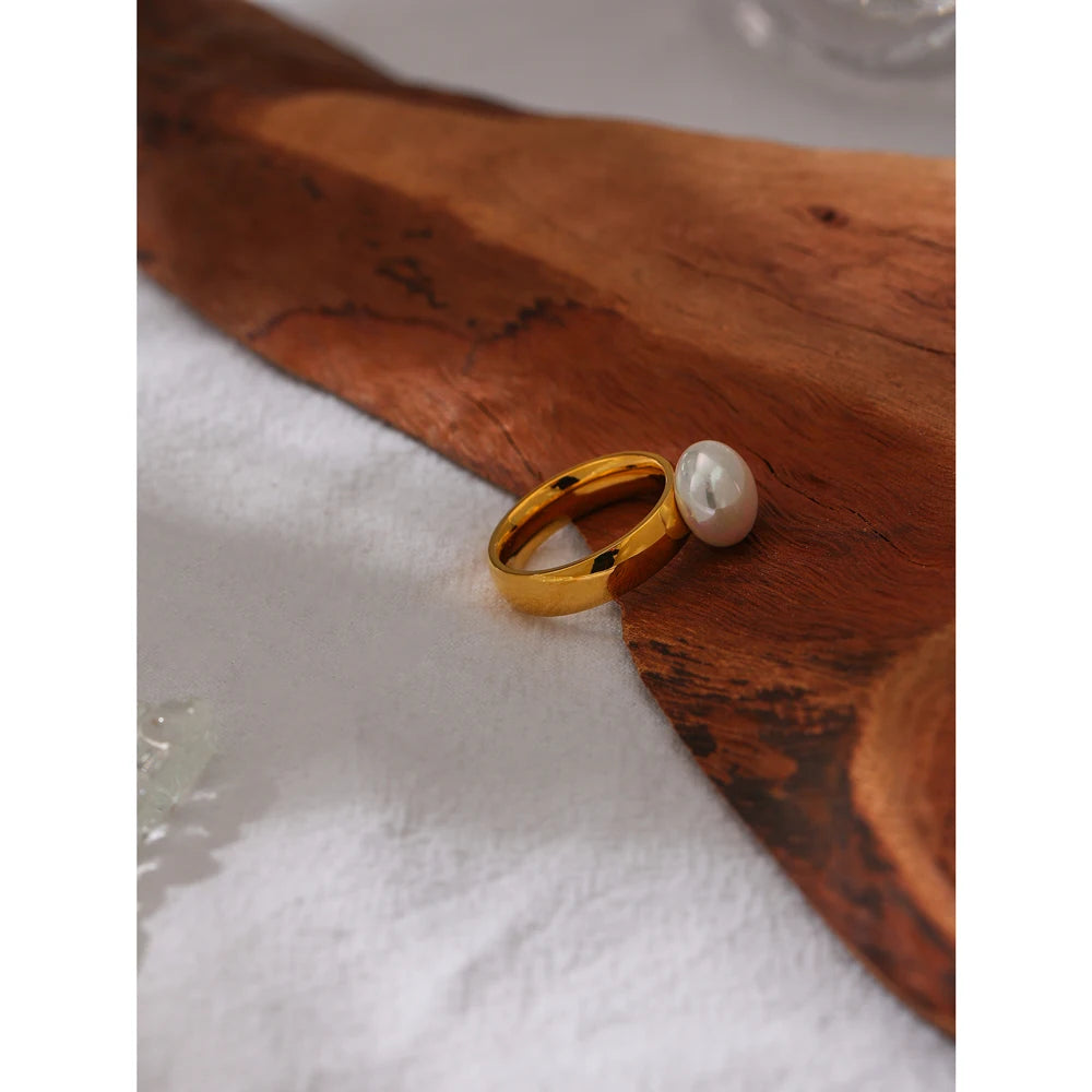 Yhpup Elegant Shell Pearl Ring Fashion Gold Stainless Steel Metal Texture 18 K Plated Geometric Charm Jewelry Women Engagement