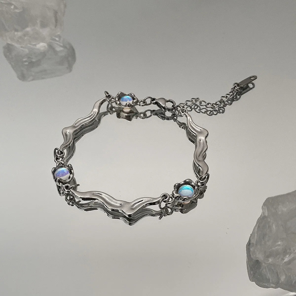 Gothic Punk Splicing Twisted Chain Bracelet for Women Men Fashion Charm Round Moonstone Bracelet Fine Jewelry Gift Wholesale