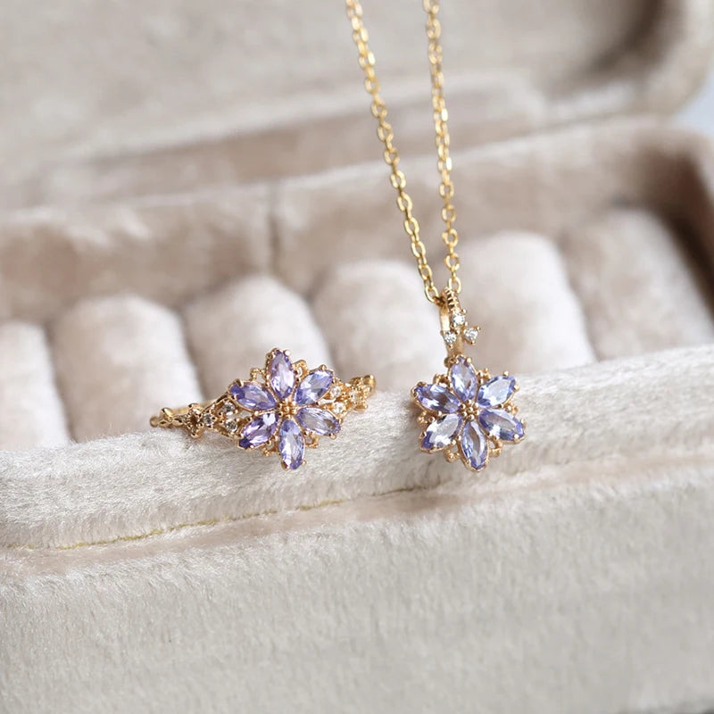 Romantic Snowflake Moonstone Pendant Necklace