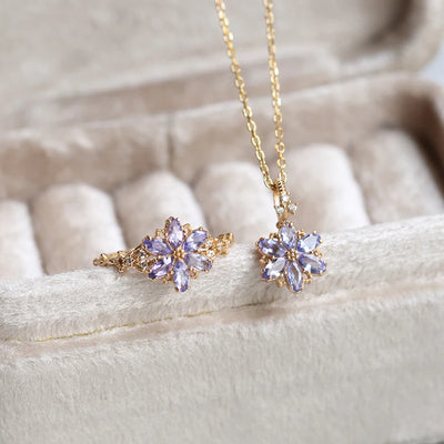 Romantic Snowflake Moonstone Pendant Necklace