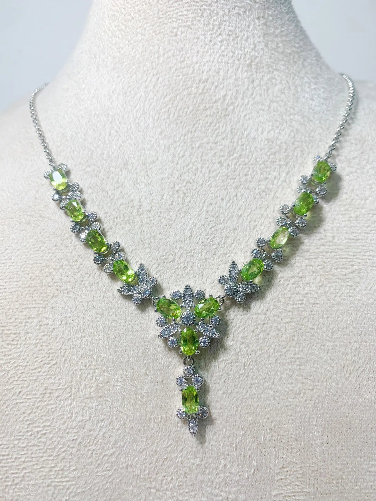 ZECAA Peridot Fine Jewelry Peridot Necklace Pendant With Natural Peridot Gemstone 4*6mm Lady Peridot Necklace Pendant Jewelry