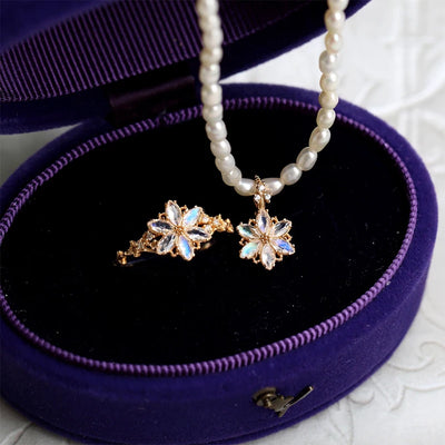 Romantic Snowflake Moonstone Pendant Necklace