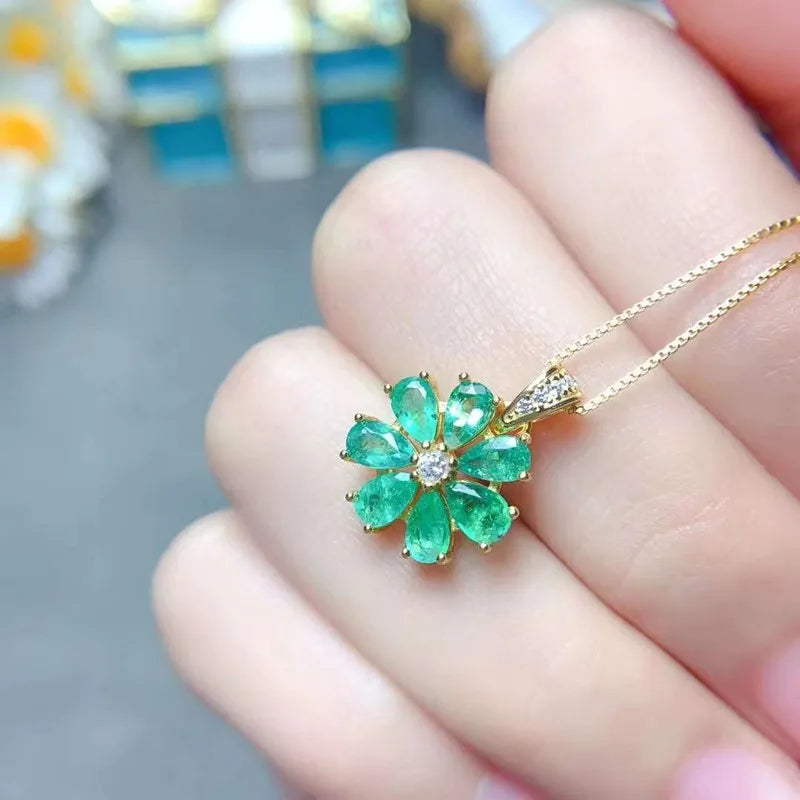 Luxury Clavicle Pure Emerald Birthstone Pendant Necklace