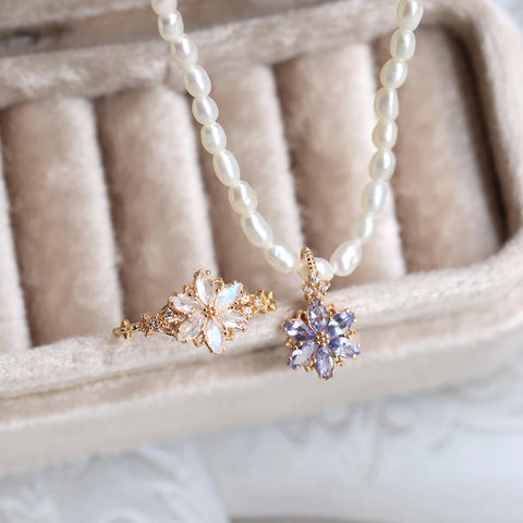 Romantic Snowflake Moonstone Pendant Necklace