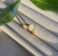 White Opal ring, 925 silver ,adjustable , "color-changing effect", exudes a low-key elegance