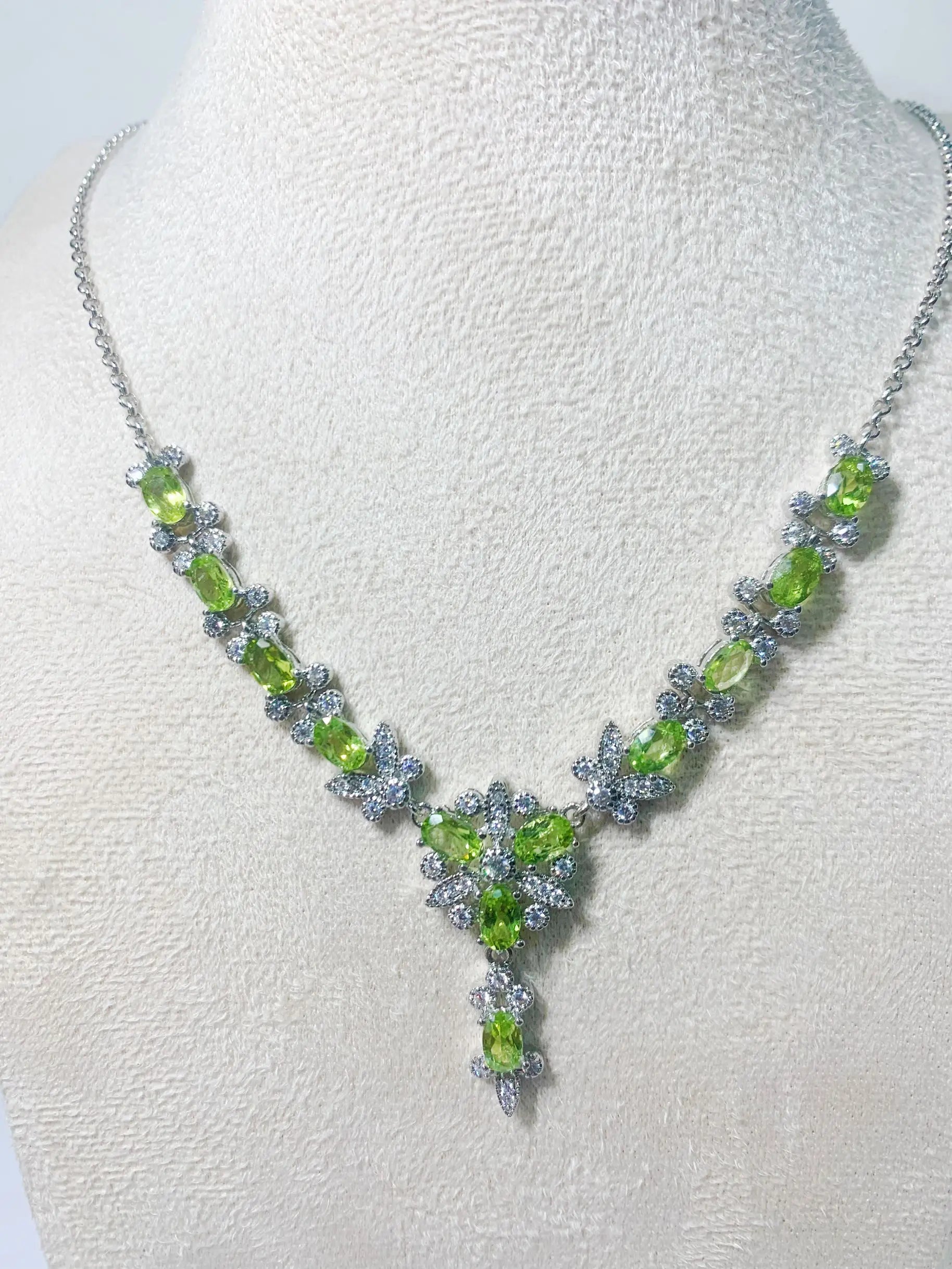 ZECAA Peridot Fine Jewelry Peridot Necklace Pendant With Natural Peridot Gemstone 4*6mm Lady Peridot Necklace Pendant Jewelry